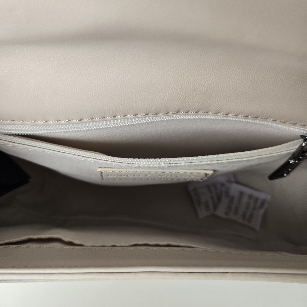 NWT Badgley Mischka Taupe Quilted Vegan Leather Crossbody Bag Gunmetal Chain BM - Picture 10 of 10